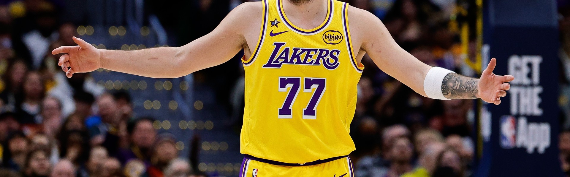 开云APP-雷迪克：东契奇全队持球最多 他必须信任传球 扎进人堆里必须传球